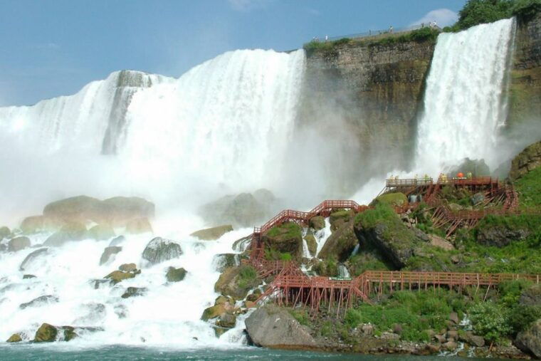 niagara-falls-usa-day-night-small-group-tour-with-dinner