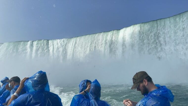 niagra-falls-usa-side-boat-cave-and-trolley-guided-tour