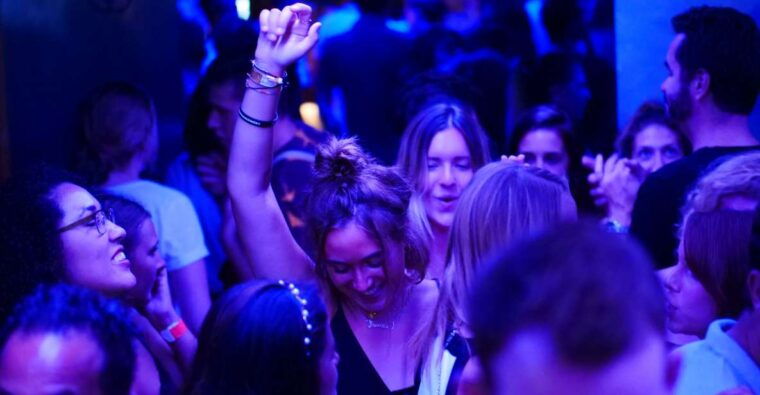 nice-riviera-bar-crawl-party-free-shots-vip-club-entry