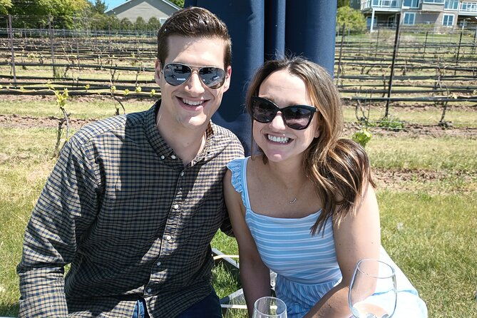 non-bus-traverse-city-singles-mingle-sunset-wine-distillery-tour