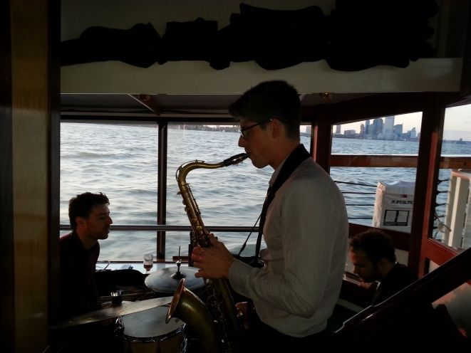 nyc-evening-jazz-cruise-on-the-yacht-manhattan