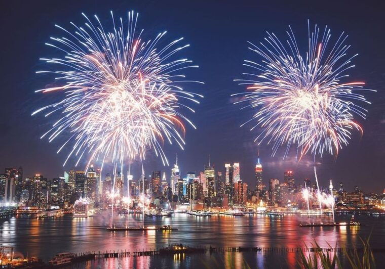 nyc-new-years-eve-buffet-dinner-fireworks-harbor-cruise