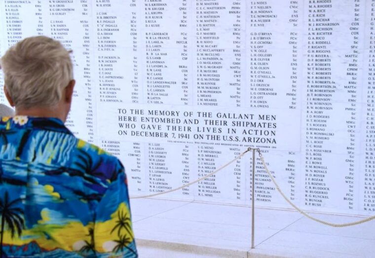 oahu-pearl-harbor-battleship-helicopter-tour