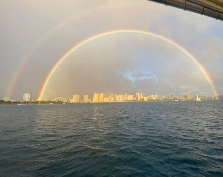 oahu-sunset-sailing-in-small-intimate-groups