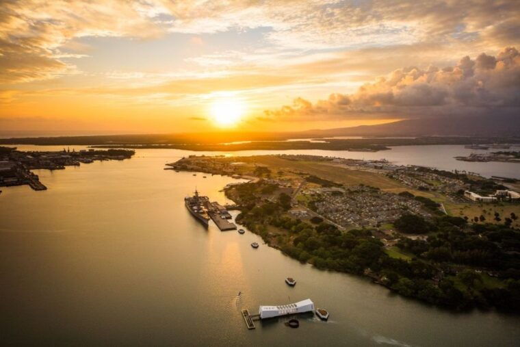 oahu-waikiki-sunset-doors-on-or-doors-off-helicopter-tour