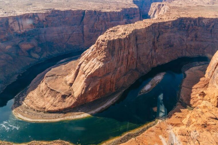page-horseshoe-bend-helicopter-flight-tower-butte-landing