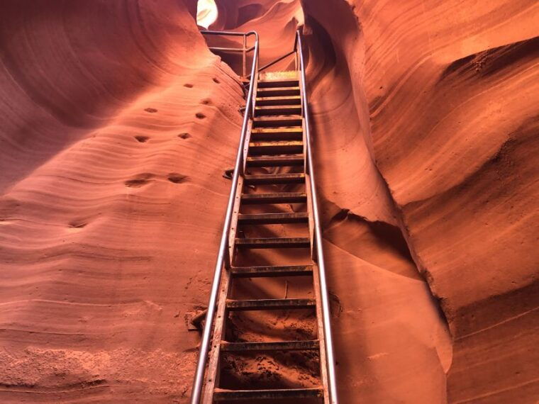 page-lower-antelope-canyon-tour-with-trained-navajo-guide