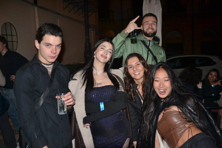 palermo-guided-bar-crawl-with-shots-and-discounts-on-drinks