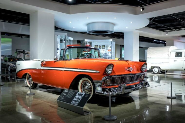 petersen-automotive-museum-private-highlights-tour