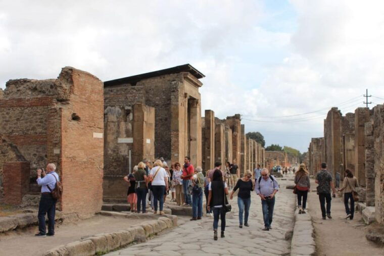 pompeii-guided-tour-by-a-local-guide