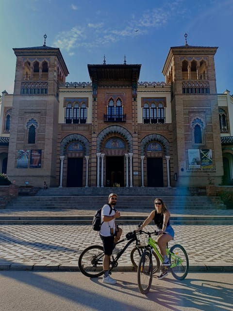 private-tour-by-bike-with-alcazar-guided-visit-without-ticket