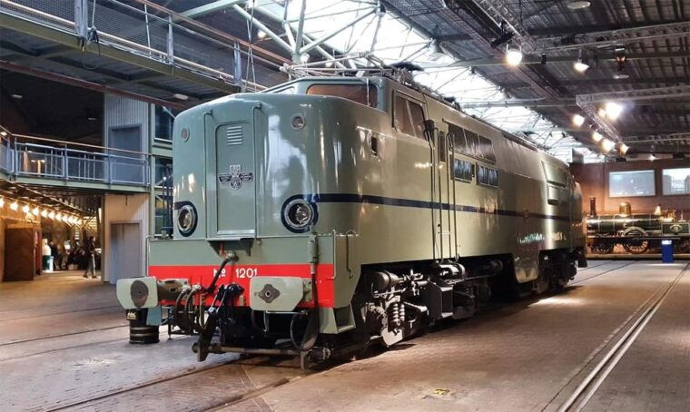 private-tour-from-amsterdam-de-haar-castle-railway-museum