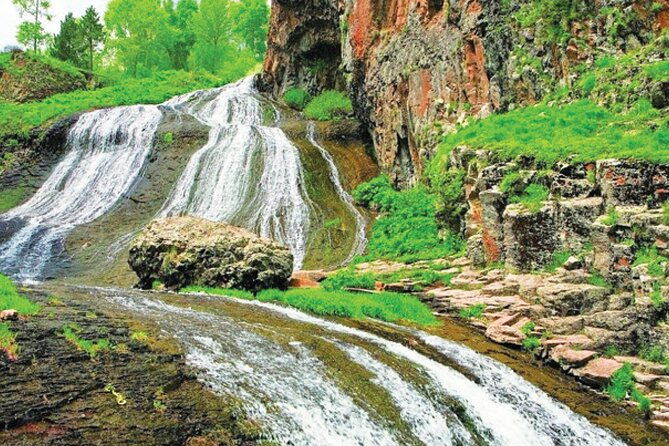 private-tour-jermuk-waterfall-tatev-monastery-and-tatev-ropeway