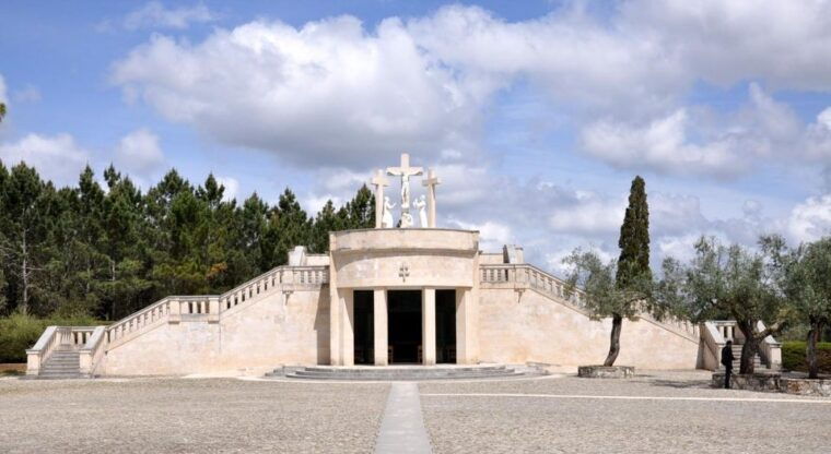 private-tour-to-fatima-obidos-batalha-and-nazare