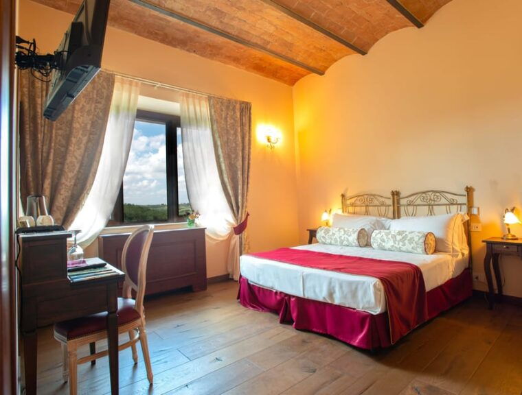 romantic-escape-in-tuscany-with-overnight-and-wine-tasting