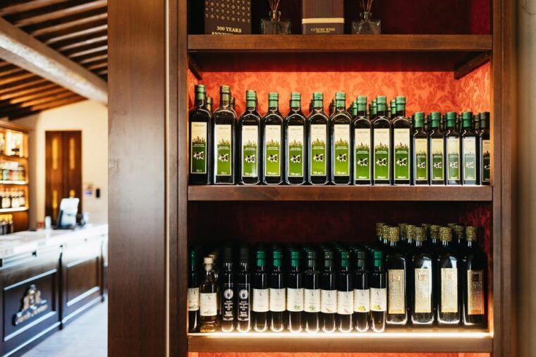 san-gimignano-tuscan-vineyard-lunch-with-wine-tasting