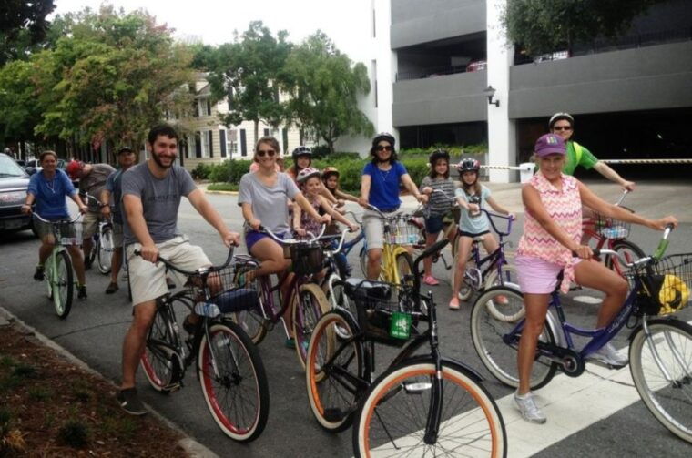 savannah-historical-bike-tour-with-tour-guide
