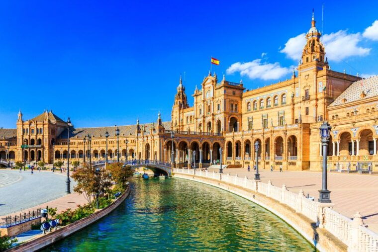 seville-authentic-and-romantic-horse-drawn-carriage-ride
