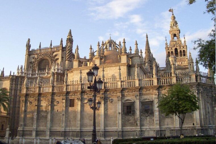 seville-cathedral-giralda-alcazar-entry-with-guided-tour