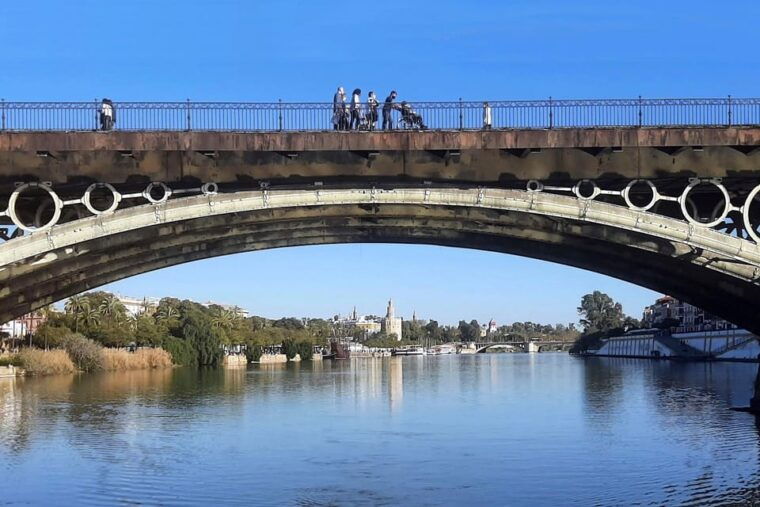 seville-restaurant-boat-ride-on-the-guadalquivir-river-with-lunch-dinner