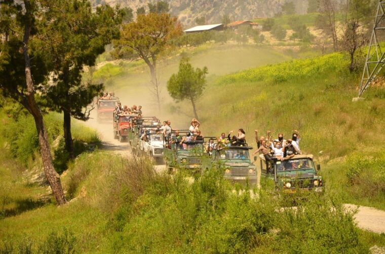 side-green-canyon-and-waterfall-jeep-safari-with-lunch