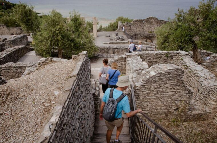 sirmione-grottoes-of-catullus-archeological-tour