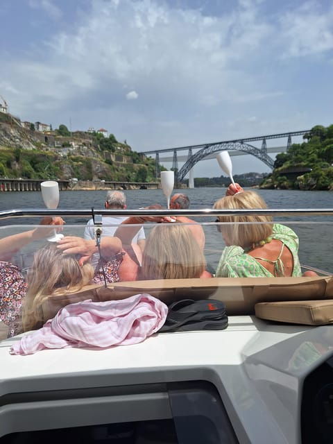 six-bridges-private-boat-cruise-in-porto