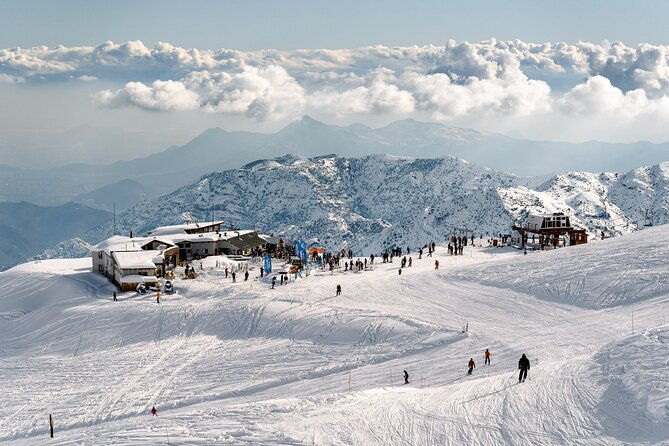 ski-experience-in-colorado-with-round-transportation-and-guide