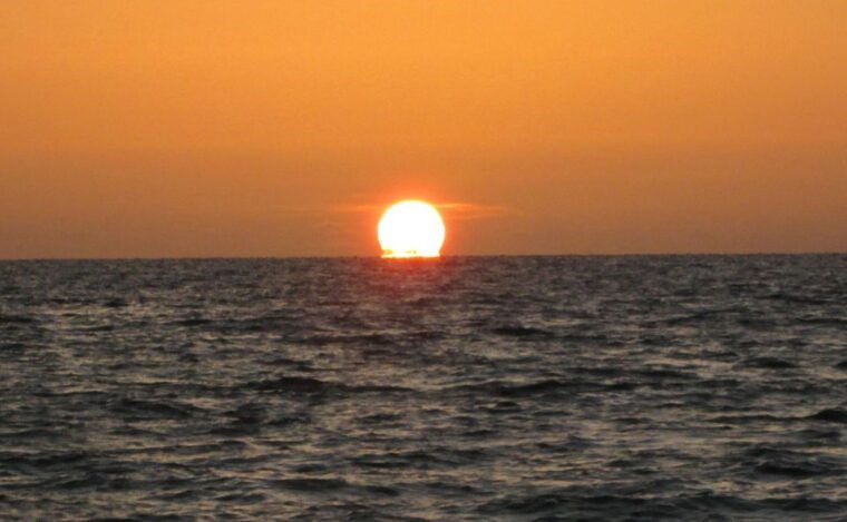 st-petersburg-florida-sunset-and-skyway-lights-boat-tour