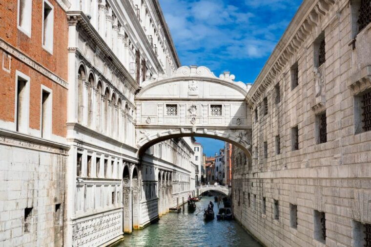 stroll-the-halls-of-doges-palace-on-a-guided-tour-in-venice