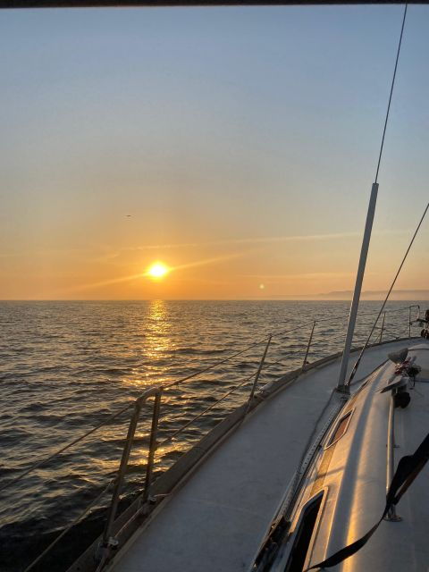 sunset-on-a-luxury-sailing-yacht-lagos-algarve