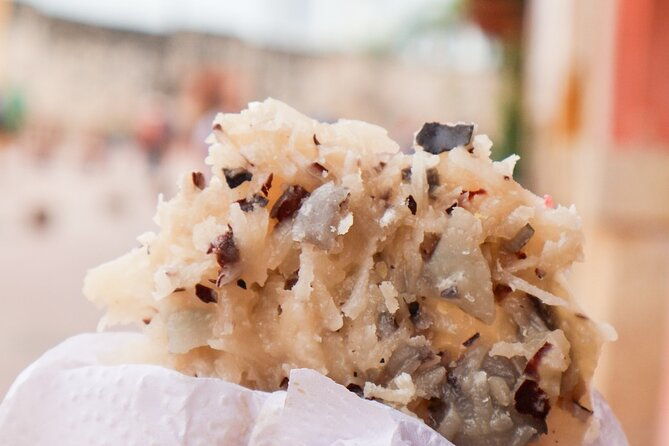 taste-the-local-gastronomy-while-we-take-professional-photos