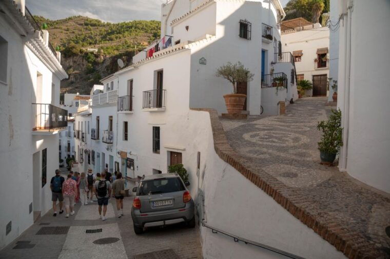 torremolinos-benalmadena-nerja-caves-tour-with-frigiliana