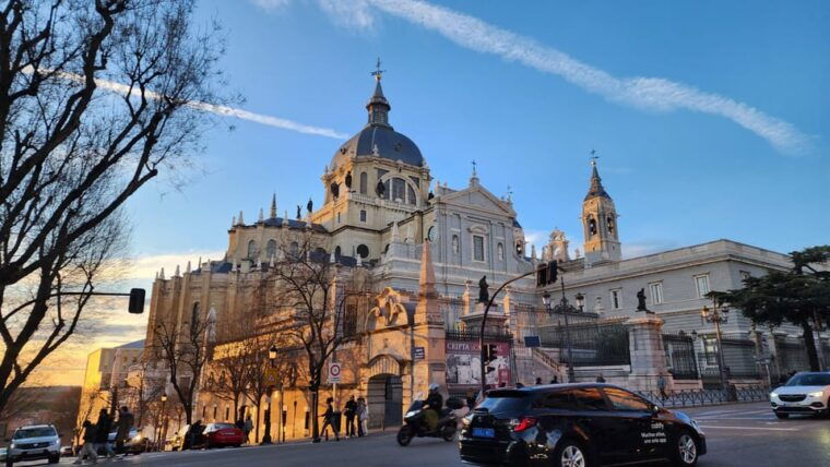 tour-madrid-secrets-in-a-electric-tuk-tuk