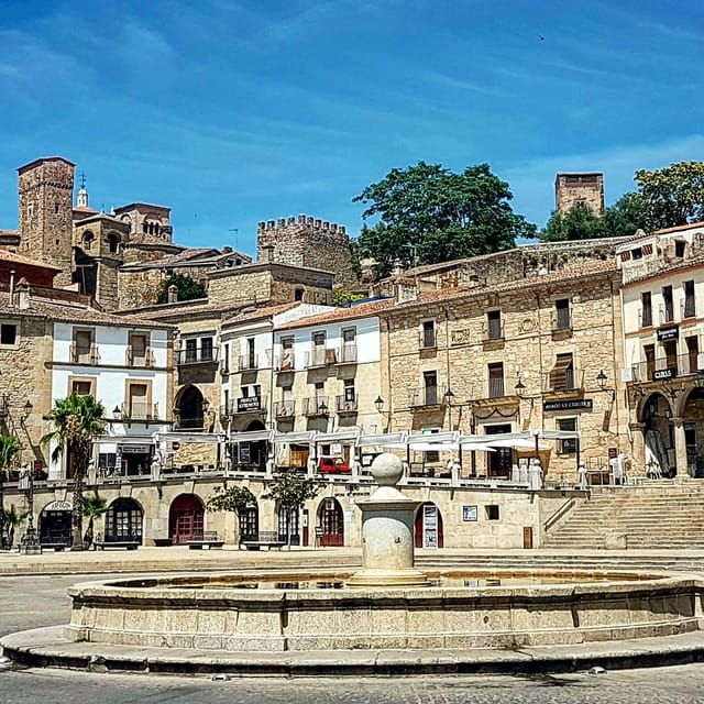 trujillo-guided-visit-medieval-scenery-and-route-of-the-discoverers