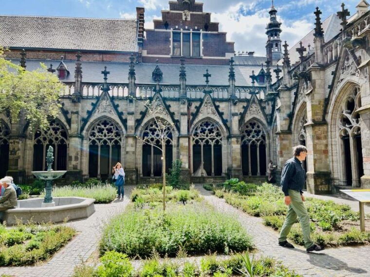 utrecht-highlights-and-secrets-with-a-walking-tour