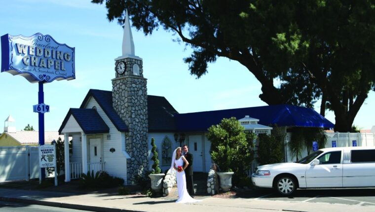 vegas-elvis-themed-graceland-chapel-wedding-or-vow-renewal