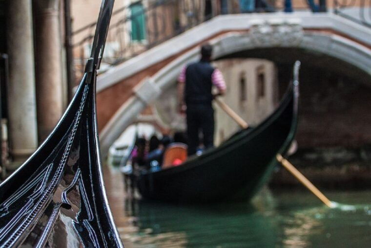 venice-doges-palace-and-basilica-tour-with-gondola-ride