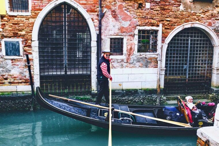 venice-st-marks-basilica-gondola-in-the-afternoon