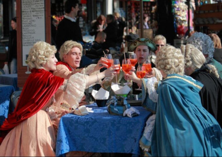 venice-venetian-style-carnival-pub-crawl