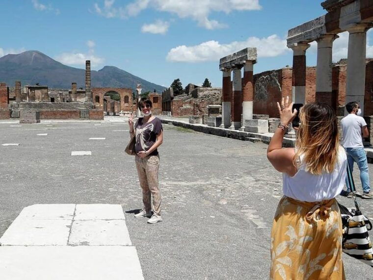 vibrant-pompeii-fascinating-excursion
