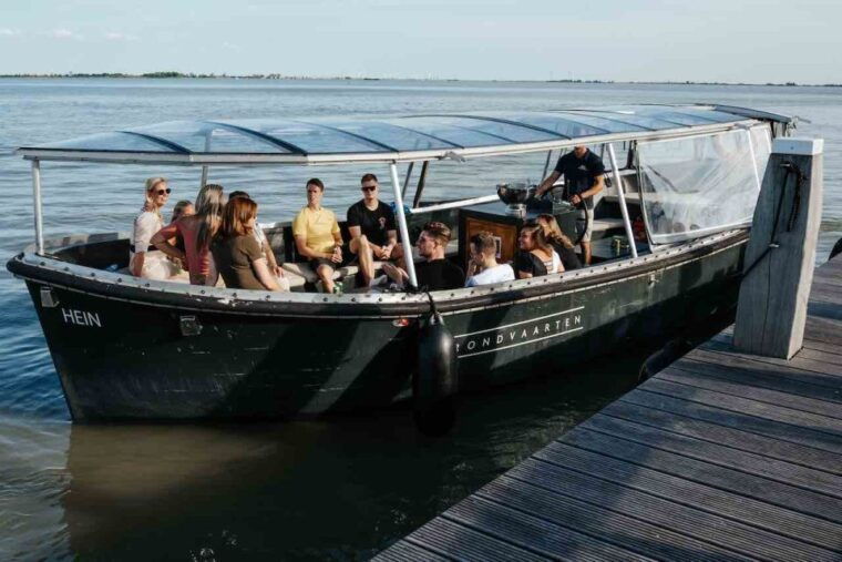 volendam-guided-cruise-on-gouwzee-lake-1-free-drink