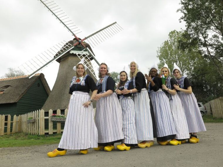 volendam-traditional-costume-photo-with-cheese-clog-tour
