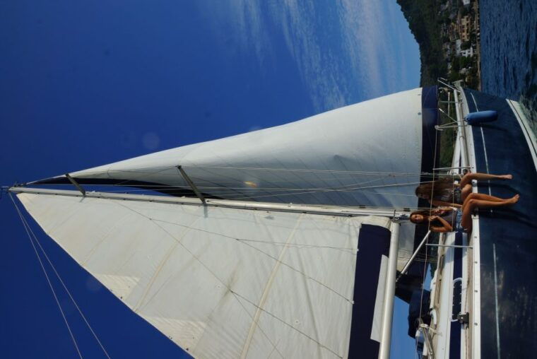 alcudia-sailing-yacht-excursion-with-wine-tapas