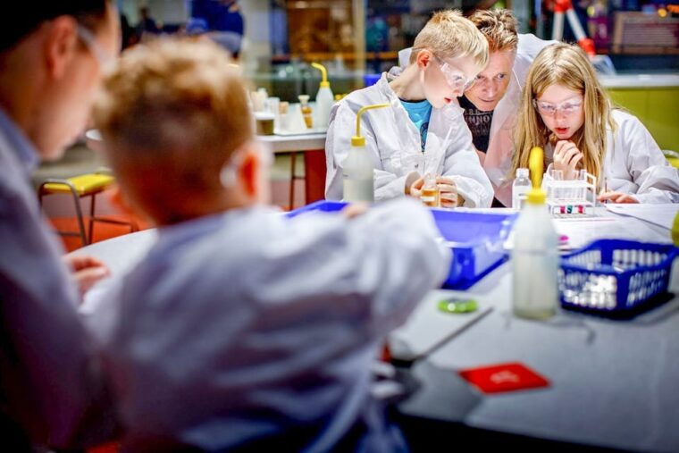 amsterdam-1-hour-canal-cruise-nemo-science-museum
