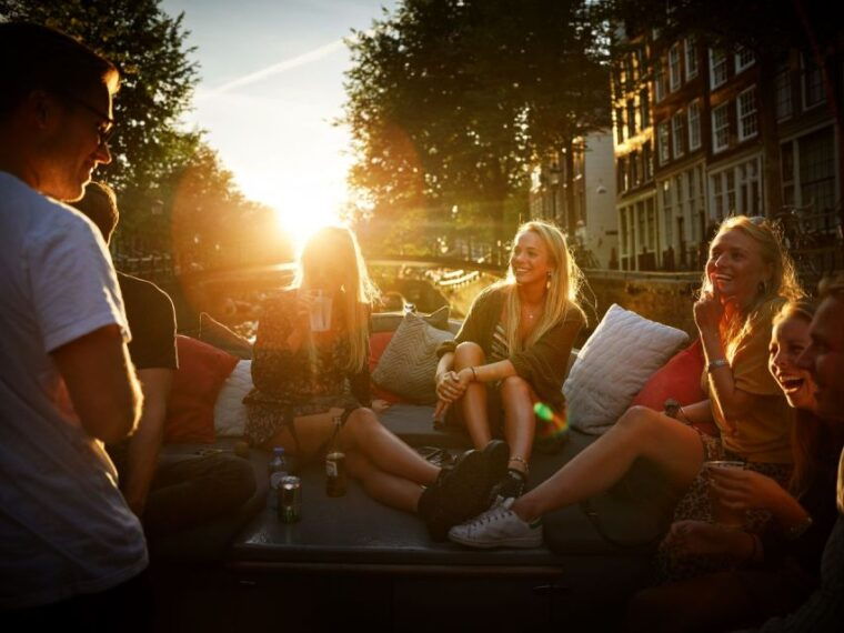 amsterdam-private-bbq-cruise-with-personal-chef-drinks