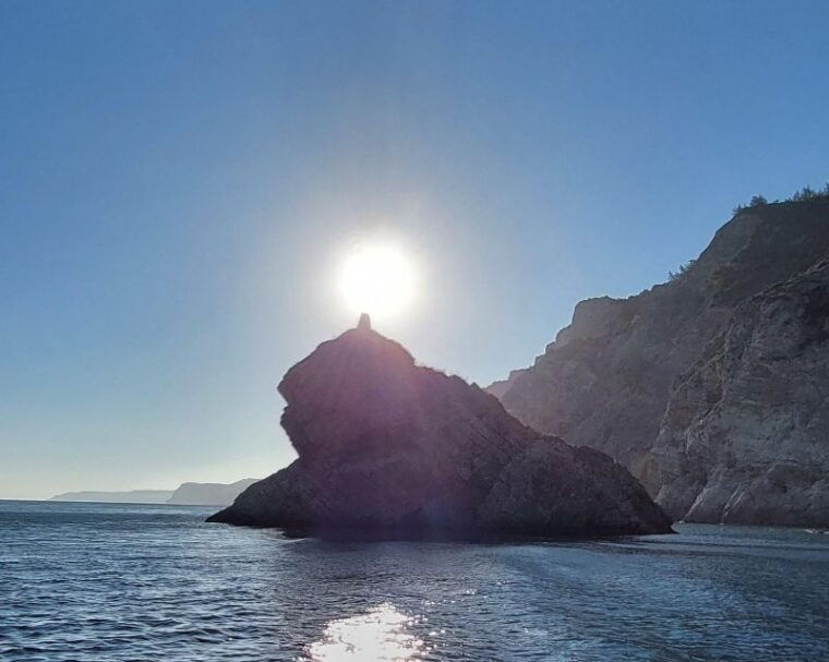 arrabida-natural-park-sunset-boat-trip-with-regional-drink