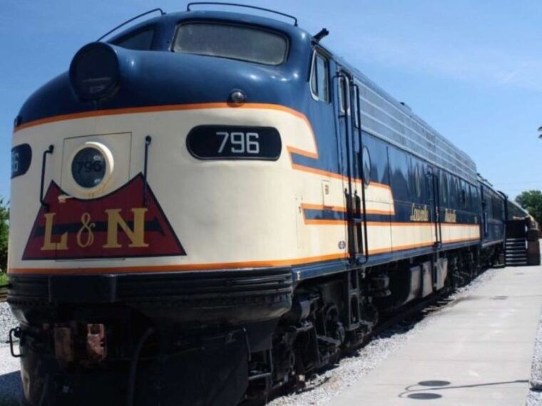 bowling-green-historic-railpark-train-museum-entry-tour