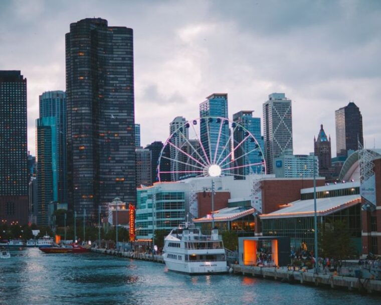 chicago-lake-michigan-gourmet-lunch-or-dinner-cruise
