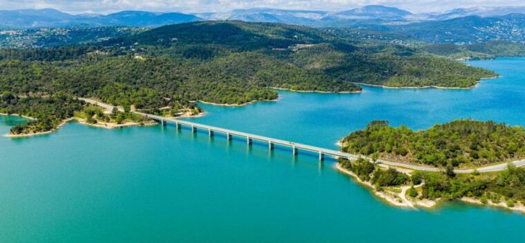 countryside-medieval-village-and-lake-private-guided-tour